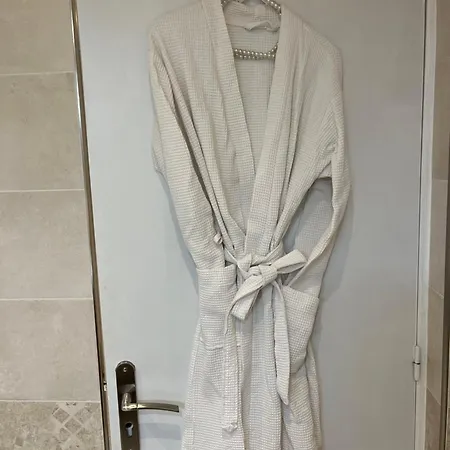 Cosy Calme Central-terrasse Proche Palais *