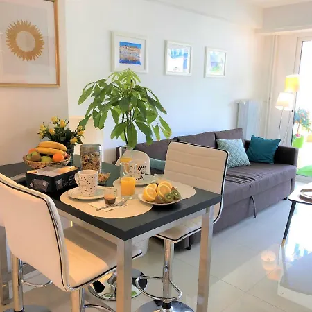 Cosy Calme Central-terrasse Proche Palais *