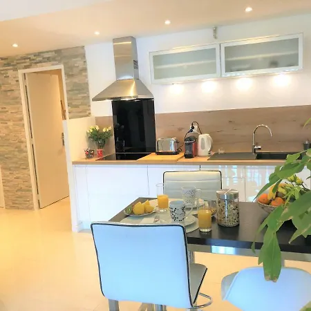 Cosy Calme Central-terrasse Proche Palais *