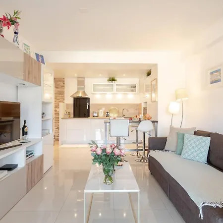 Apartment Cosy Calme Central-terrasse Proche Palais Cannes